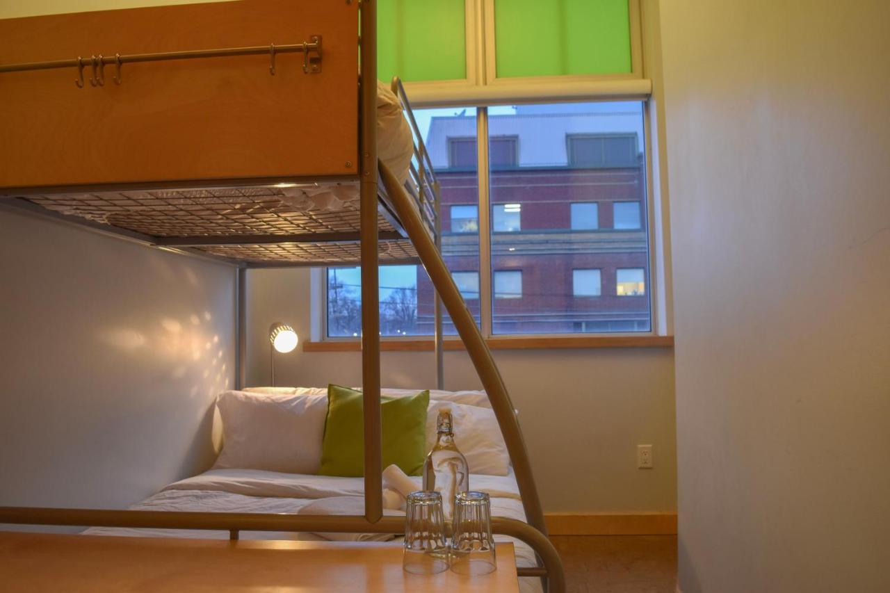 Planet Traveler Hostel Toronto Luaran gambar