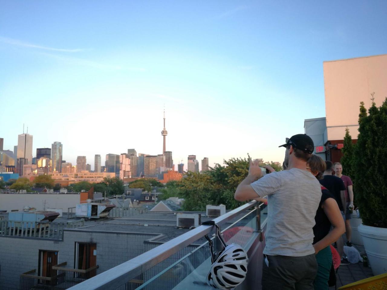 Planet Traveler Hostel Toronto Luaran gambar